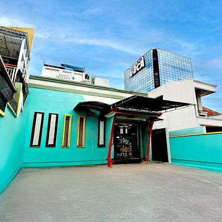 เรดดอร์ซ เนียร์ ตามัน บุงกุล Hotel สุราบายา ภายนอก รูปภาพ