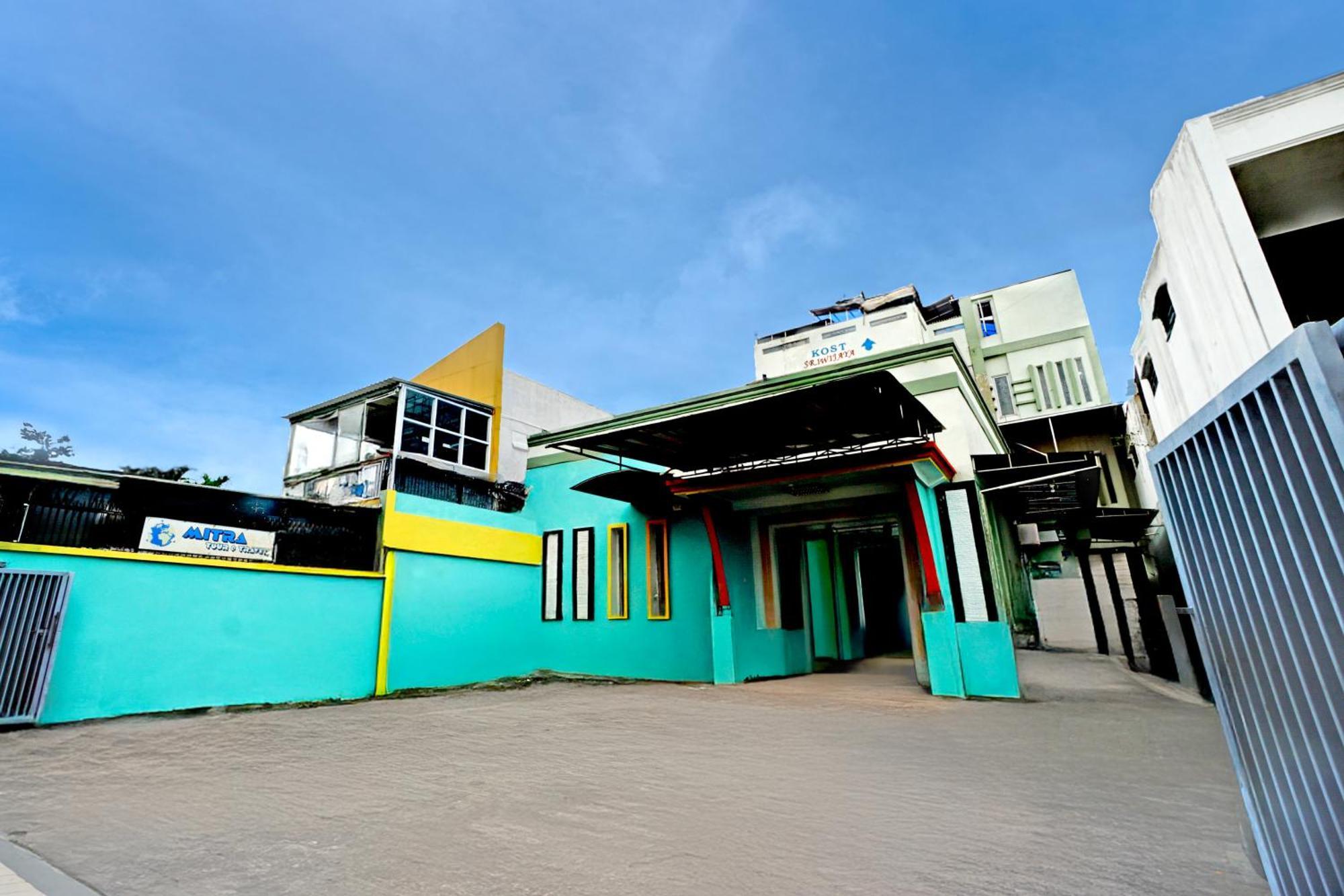 เรดดอร์ซ เนียร์ ตามัน บุงกุล Hotel สุราบายา ภายนอก รูปภาพ