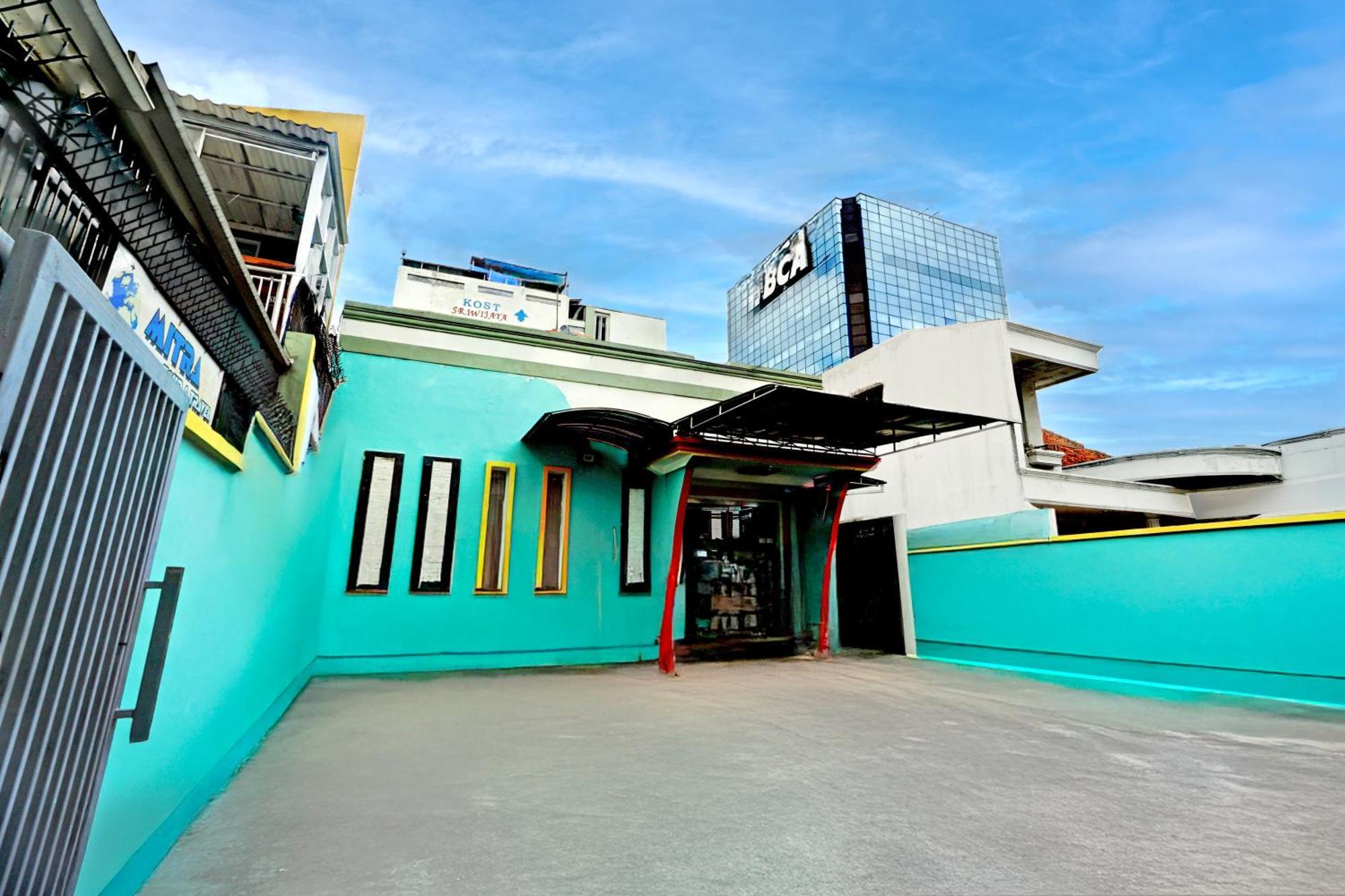 เรดดอร์ซ เนียร์ ตามัน บุงกุล Hotel สุราบายา ภายนอก รูปภาพ
