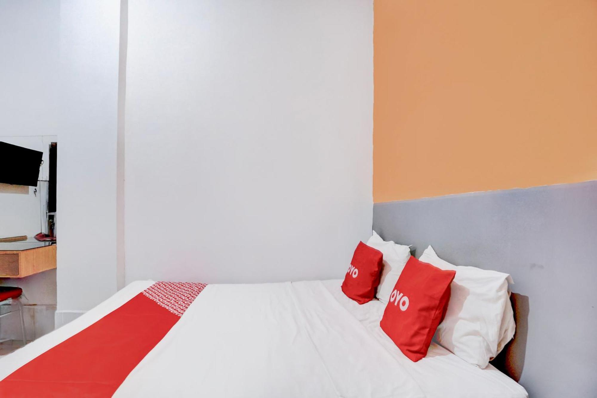 เรดดอร์ซ เนียร์ ตามัน บุงกุล Hotel สุราบายา ภายนอก รูปภาพ