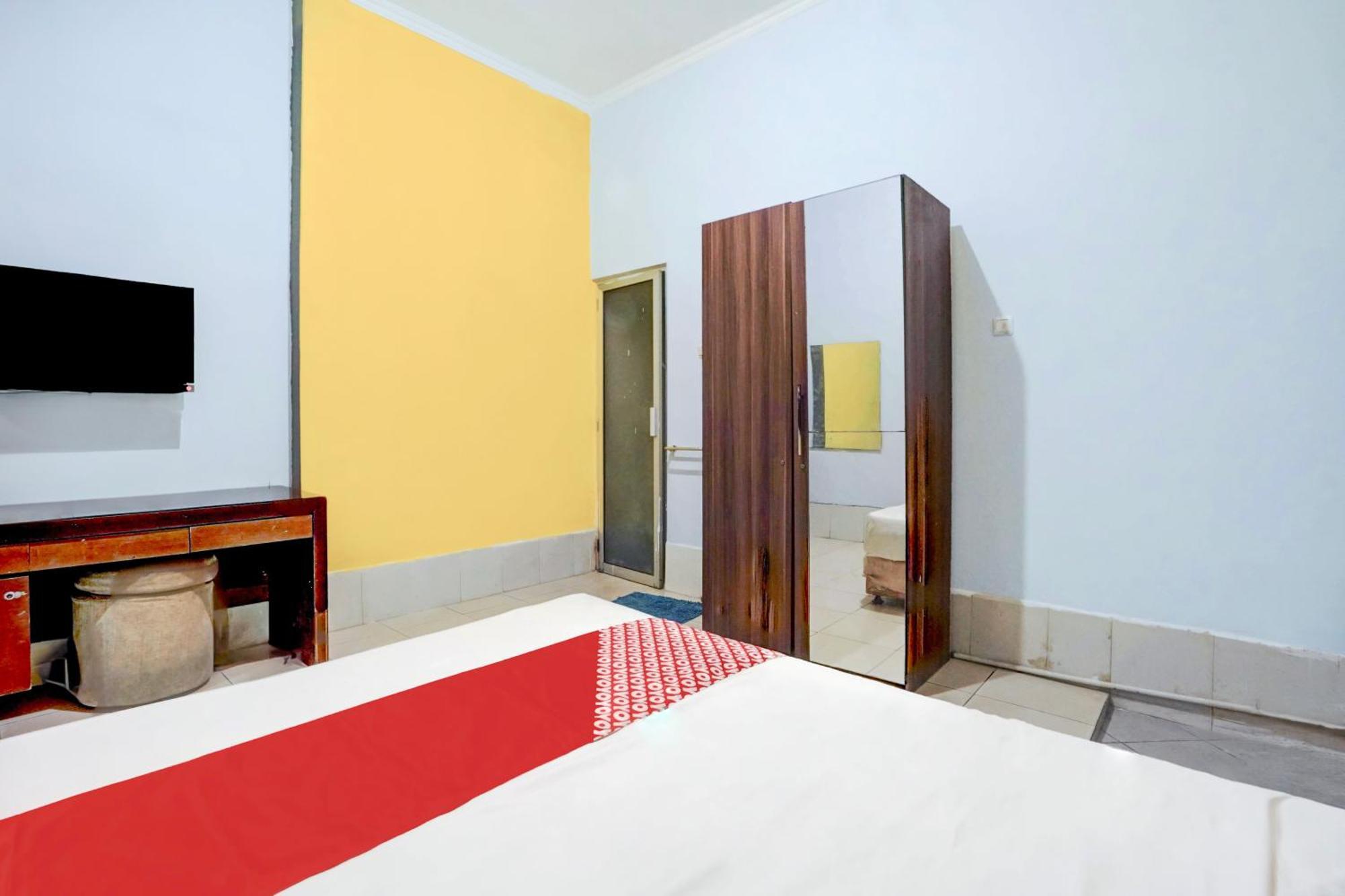 เรดดอร์ซ เนียร์ ตามัน บุงกุล Hotel สุราบายา ภายนอก รูปภาพ