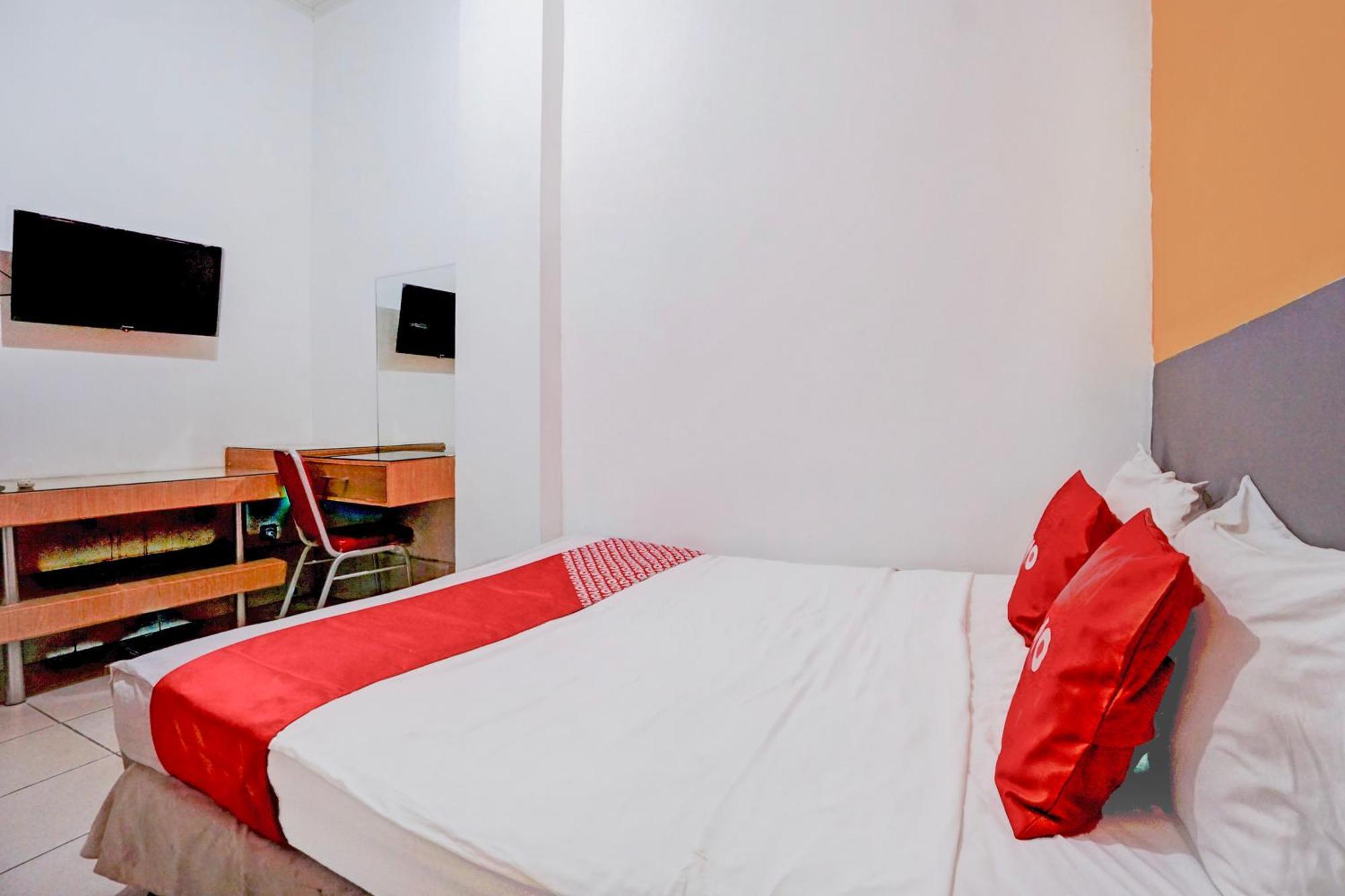เรดดอร์ซ เนียร์ ตามัน บุงกุล Hotel สุราบายา ภายนอก รูปภาพ